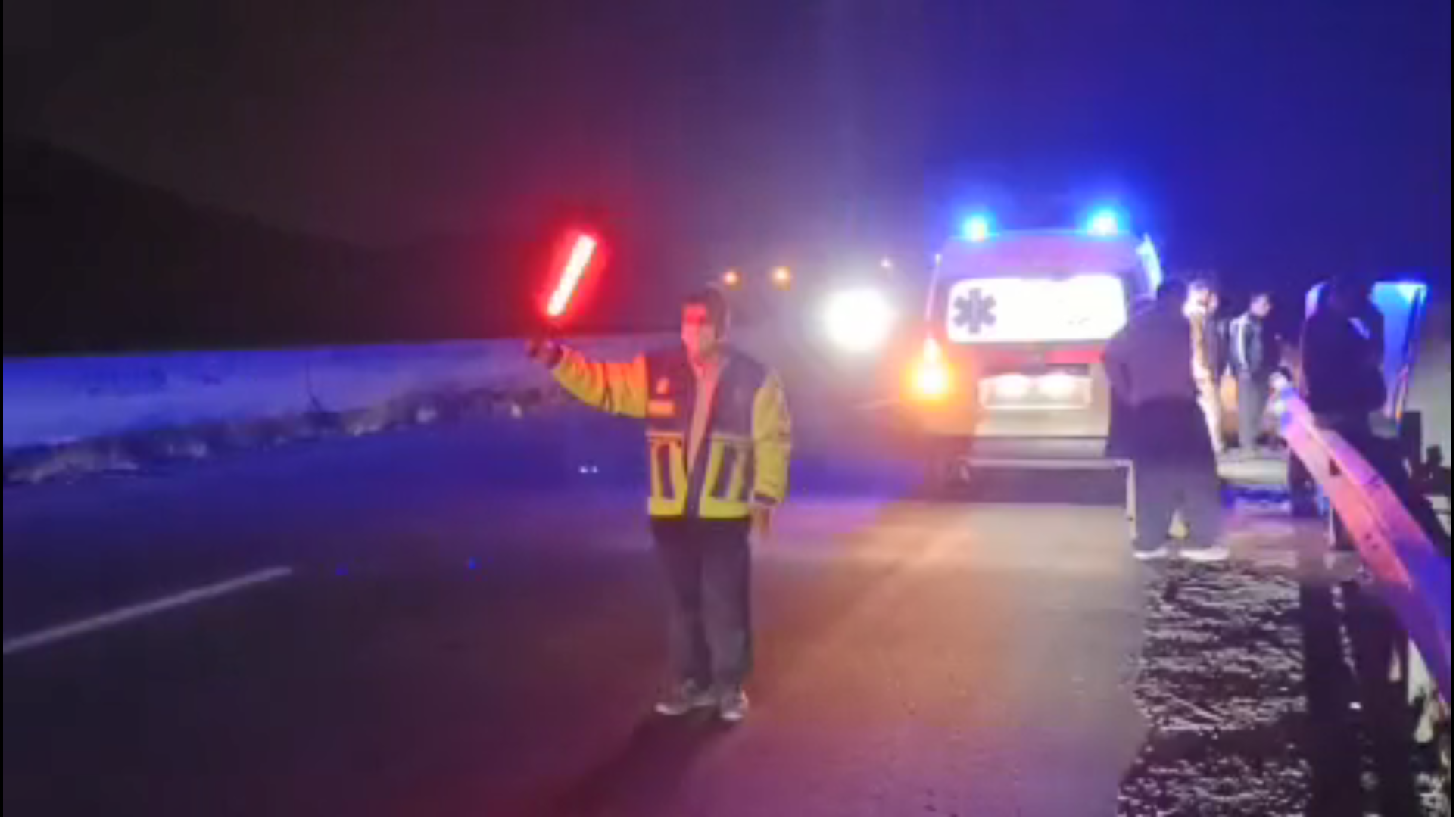 هدایت-ماشین-های-عبوری-در-صحنه-تصادف-